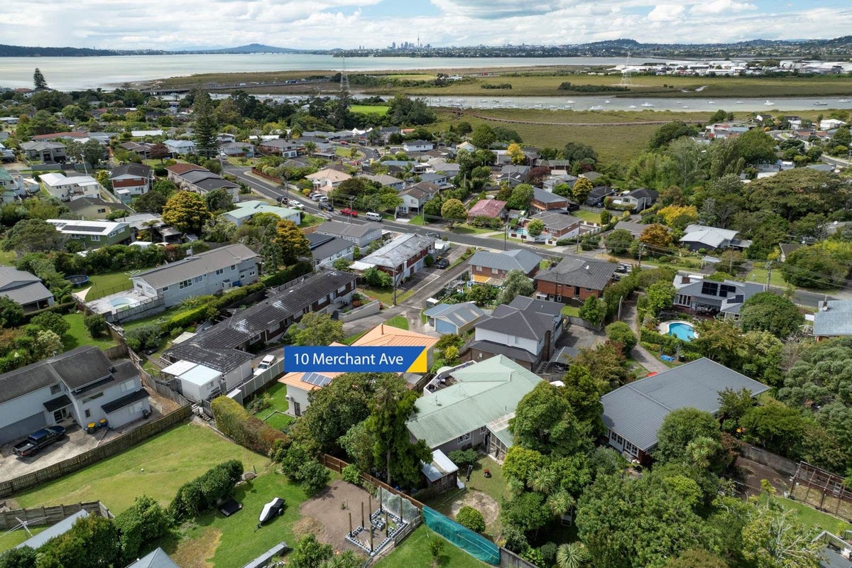 10 Merchant Avenue, Te Atatu South, Auckland - Carousel 1