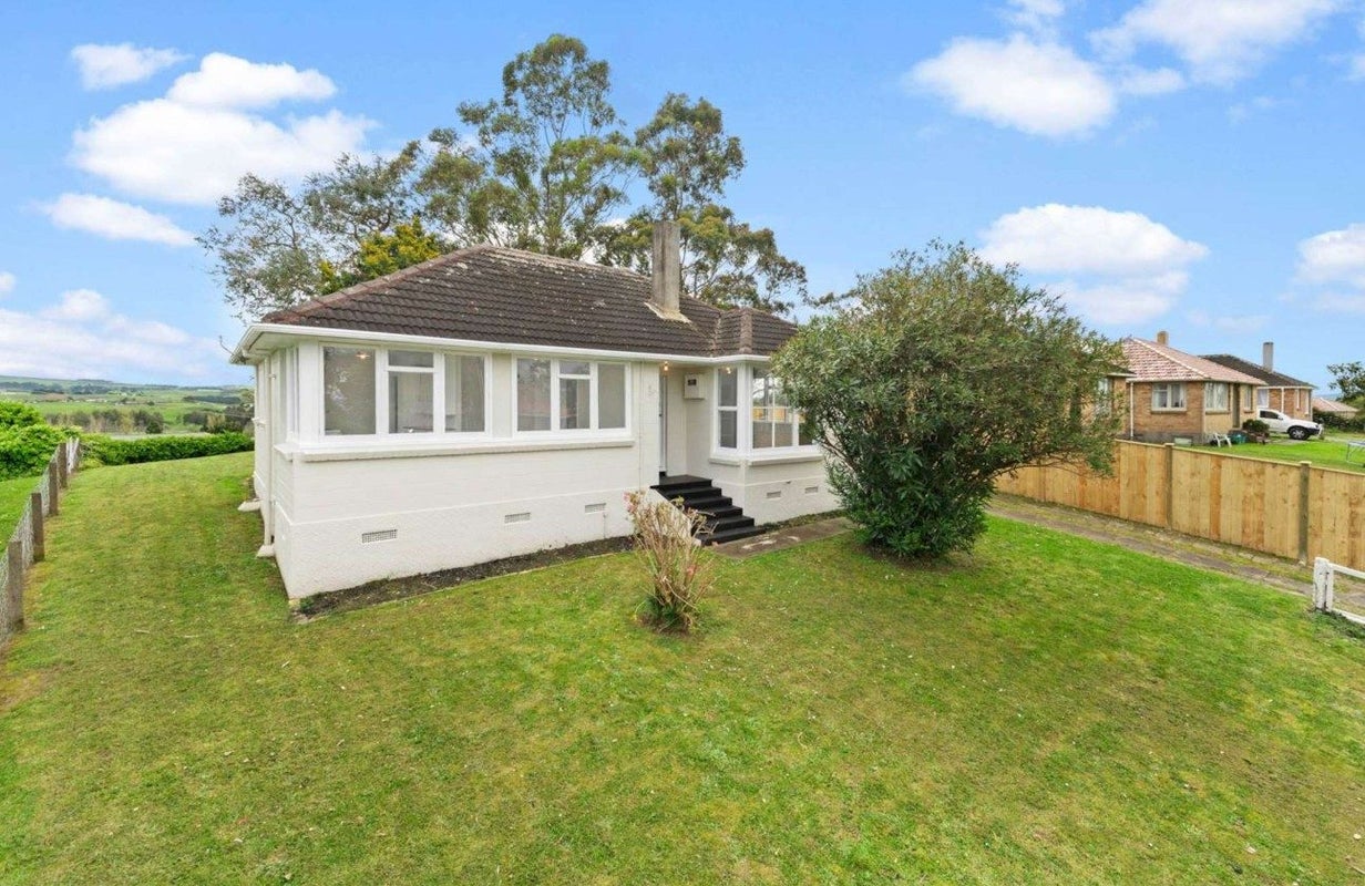 64 Te Puea Avenue, Meremere - Carousel 1