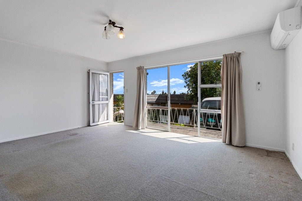 2/92 Lynwood Road, New Lynn, Auckland - Carousel 1