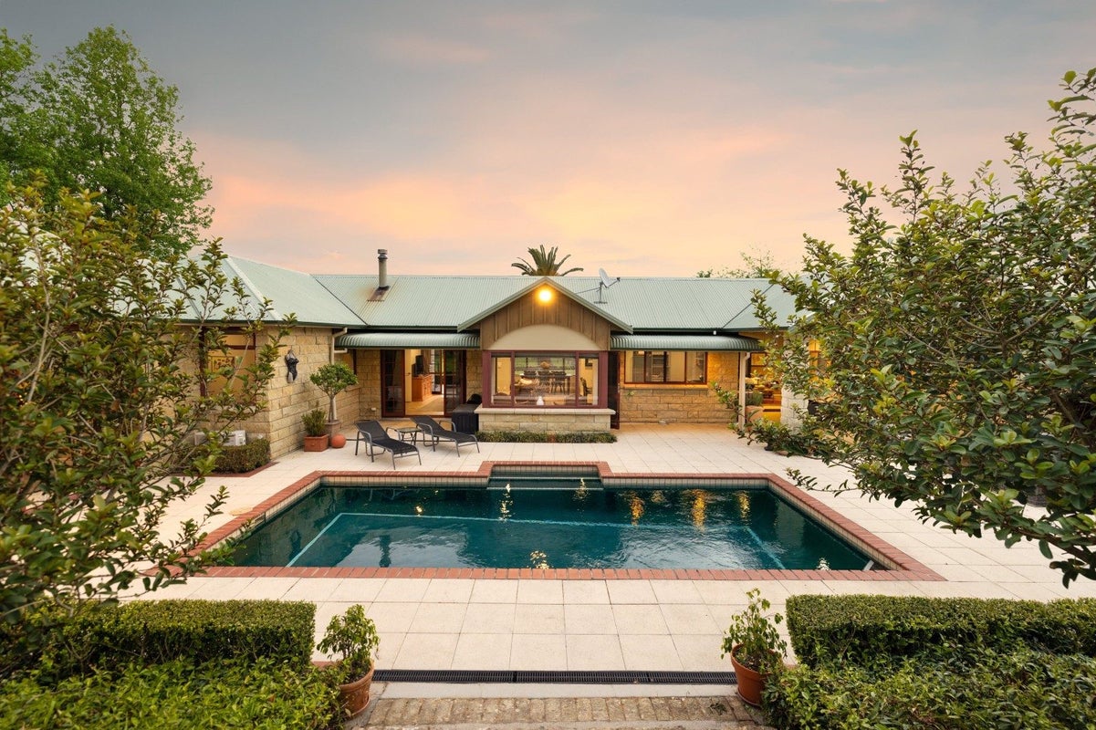 19 Hereford Drive, Horsham Downs, Hamilton - Carousel 1