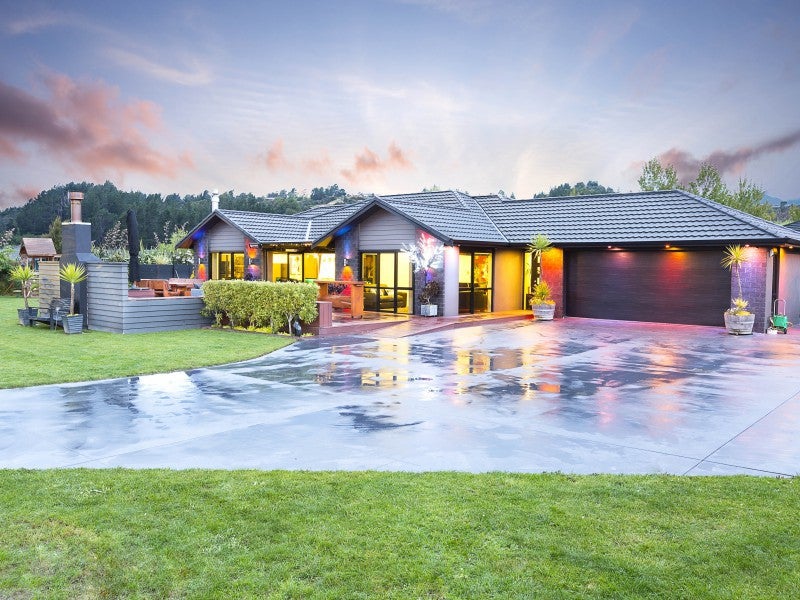 2 Opal Avenue, Timberlea, Upper Hutt - Carousel 1