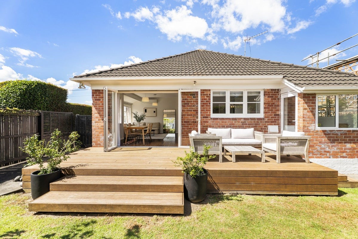 32 Bonnie Brae Road, Meadowbank, Auckland - Carousel 1