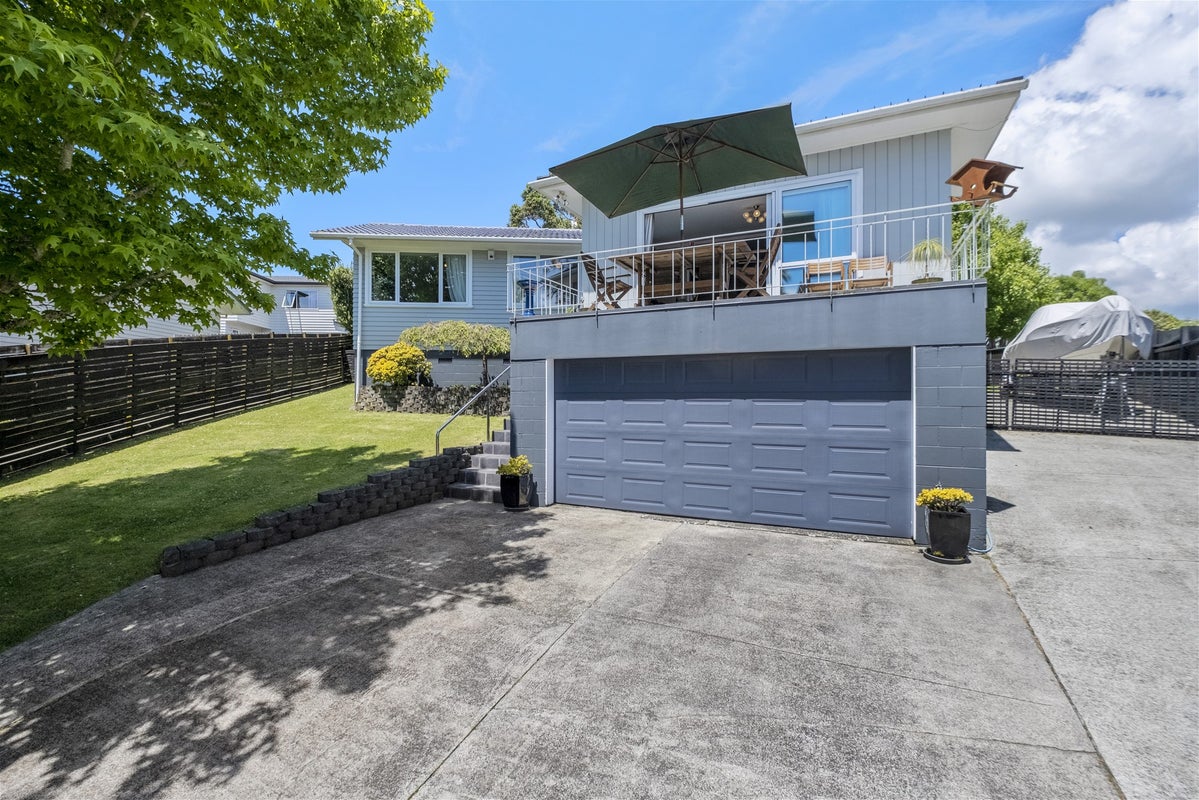 27 Malvina Place, Bucklands Beach, Auckland - Carousel 1