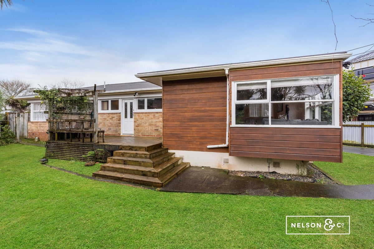 18 Domain Road, Weymouth, Auckland - Carousel 2