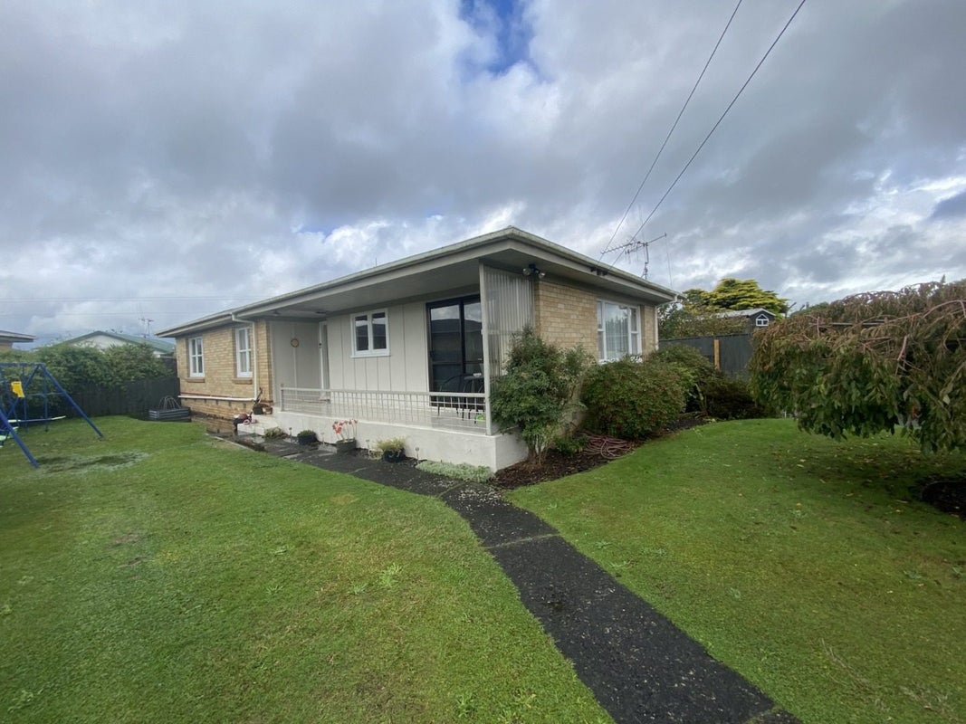 16 Coleridge Drive, Enderley, Hamilton - Carousel 1