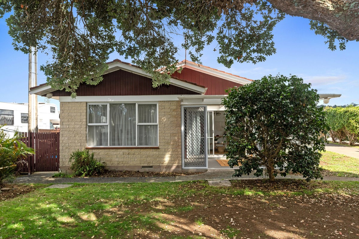 1/127 Kamo Road, Kensington, Whangarei - Carousel 1
