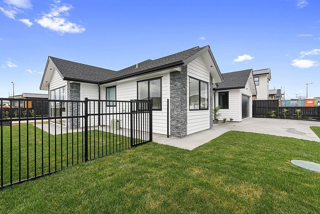 18 Ora Nui Street, Wainui, Wainui - Carousel 1