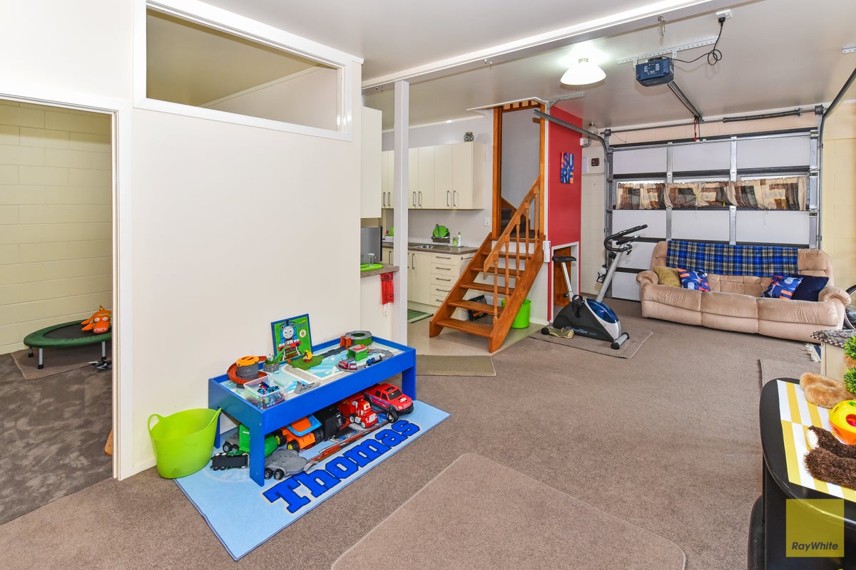 1 Kingsclere Place, Goodwood Heights, Auckland - Carousel 13