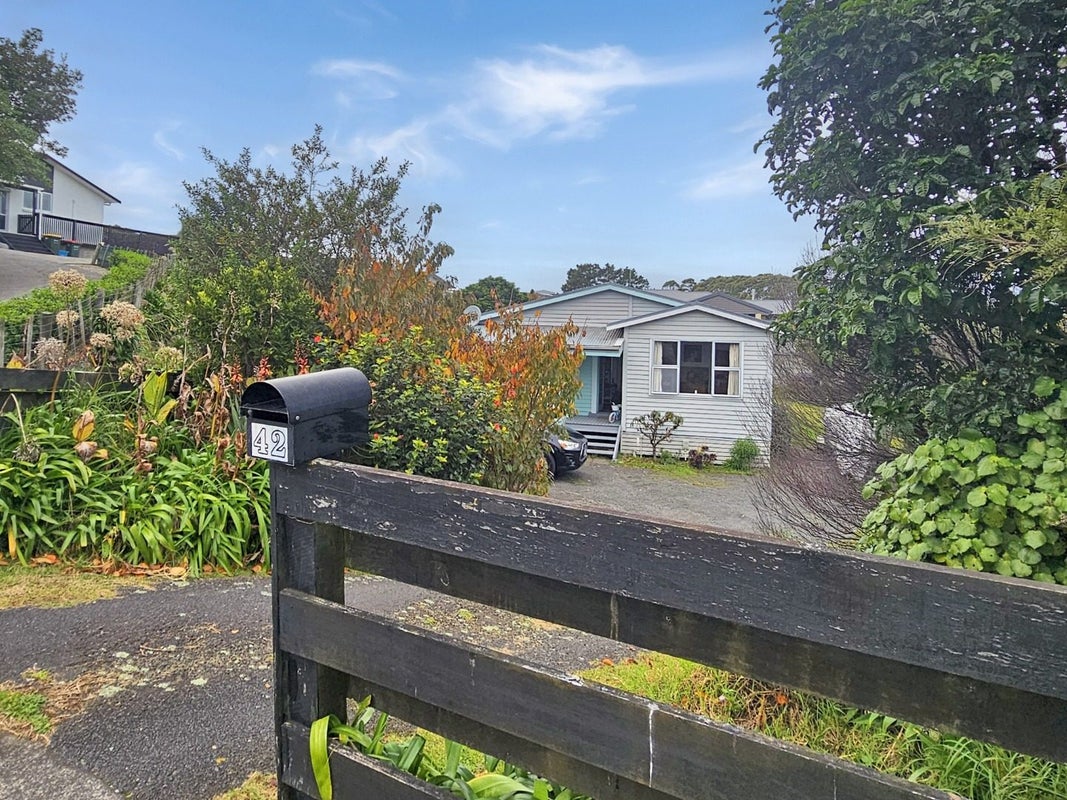 42 Hobart Drive, Spotswood, New Plymouth - Carousel 16