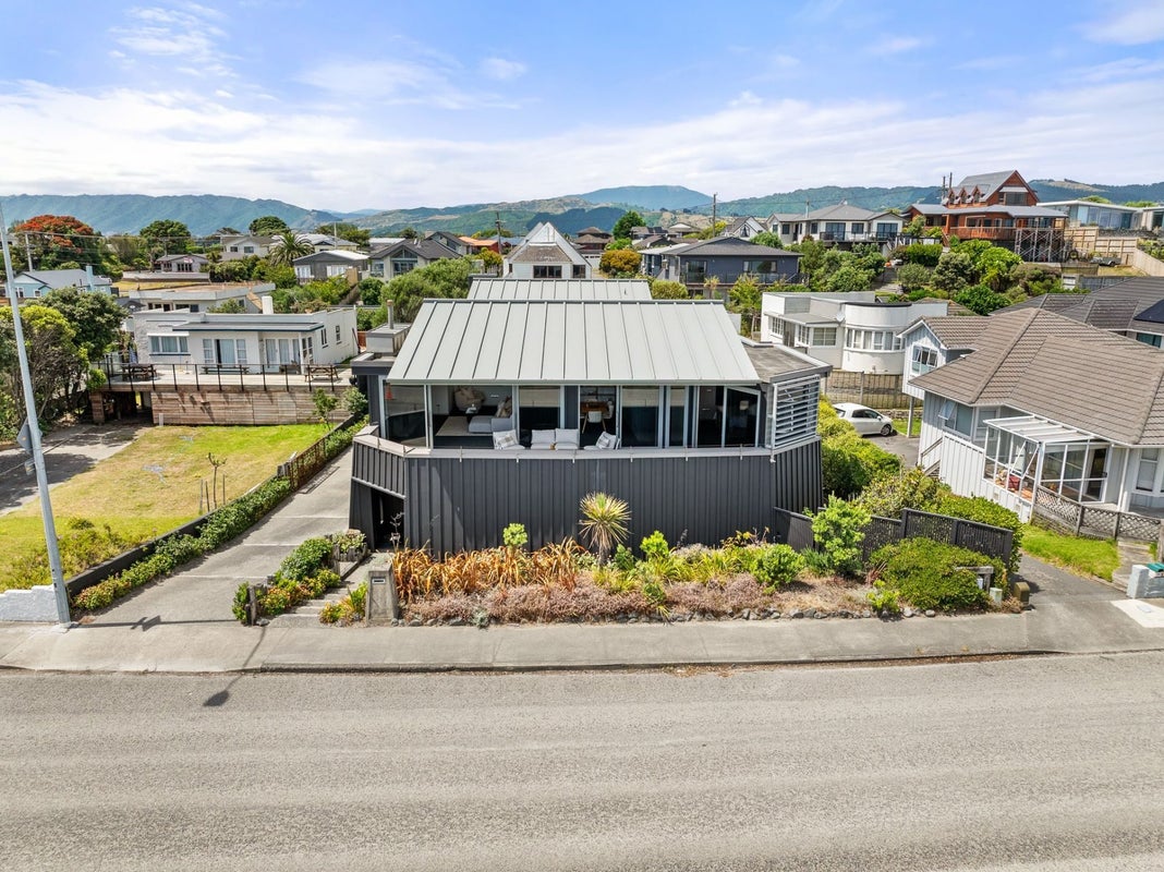 88 Marine Parade, Paraparaumu Beach, Paraparaumu - Carousel 1
