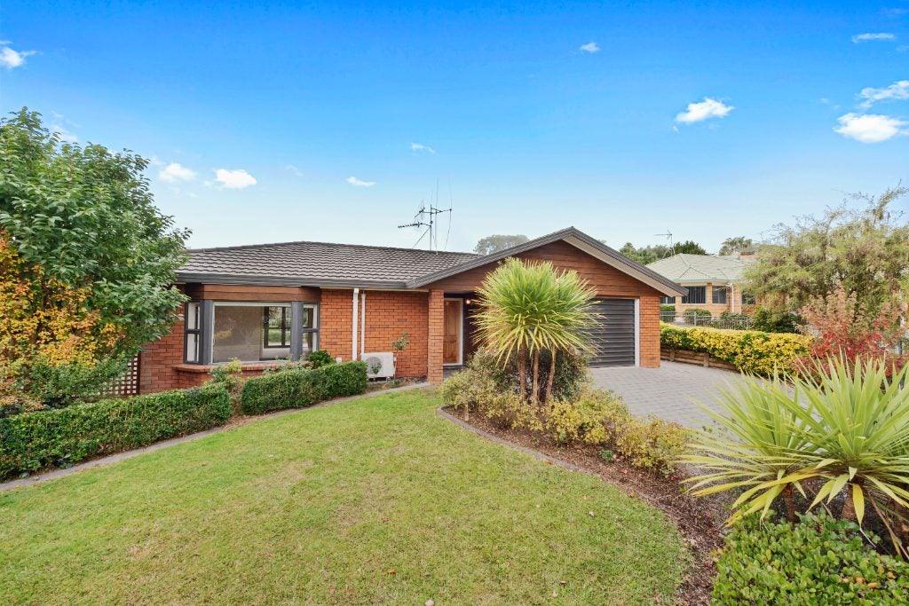263 Grandview Road, Western Heights, Hamilton - Carousel 1