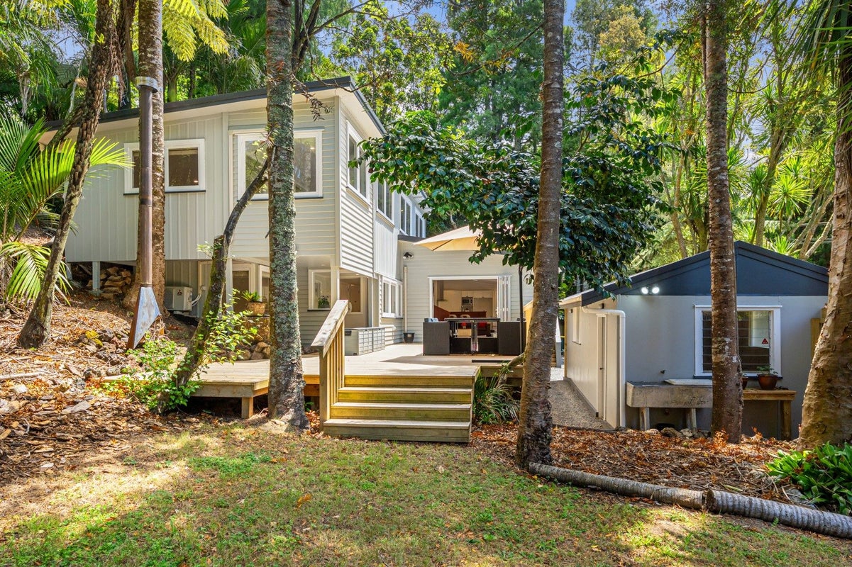 45 Park Road, Titirangi, Auckland - Carousel 1