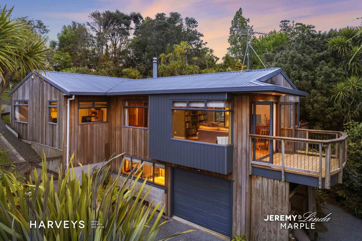17 West Lynn Road, Titirangi, Auckland - Carousel 1