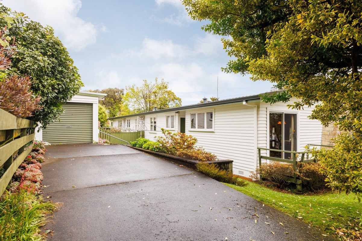 1 Belmont Place, Terrace End, Palmerston North - Carousel 1