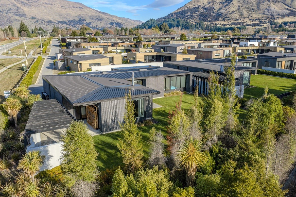 6 Stackbrae Avenue, Wanaka, Wanaka - Carousel 1