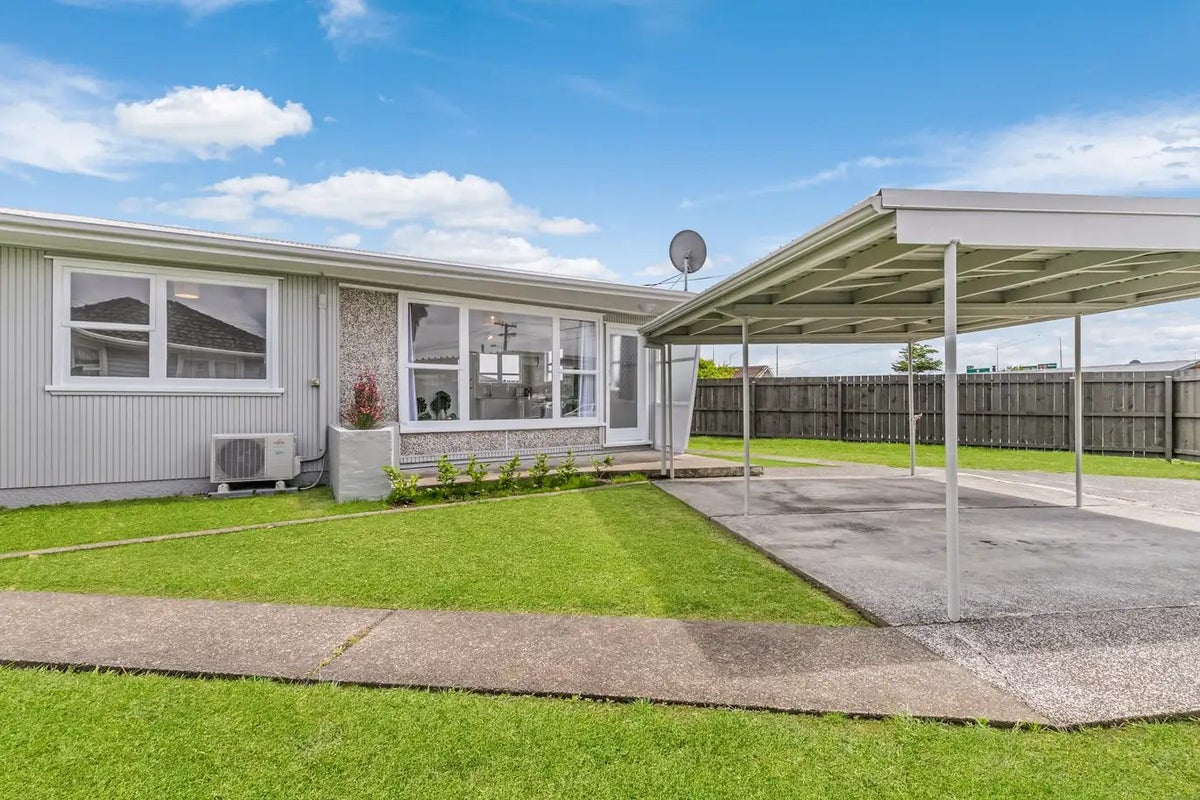 28A Michelle Place, Mangere, Auckland - Carousel 1