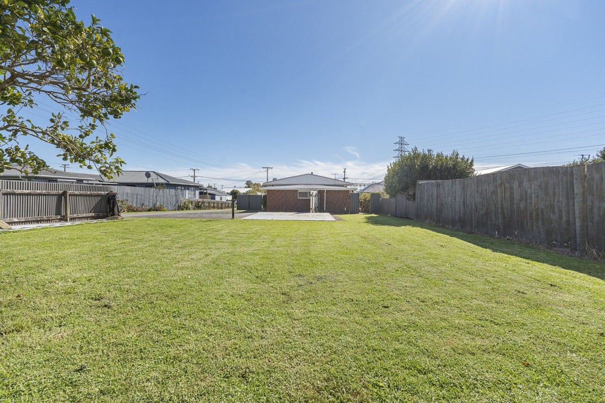 12 Saxton Road, Upper Vogeltown, New Plymouth - Carousel 2