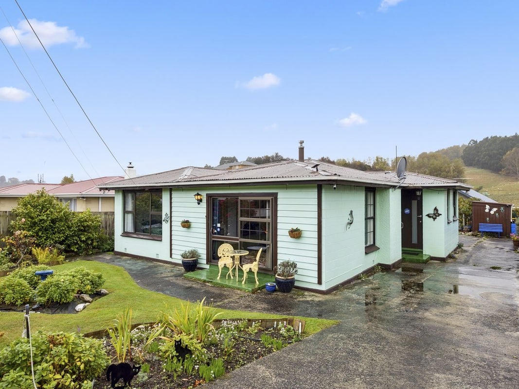 18 Elwyn Crescent, Green Island, Dunedin - Carousel 1