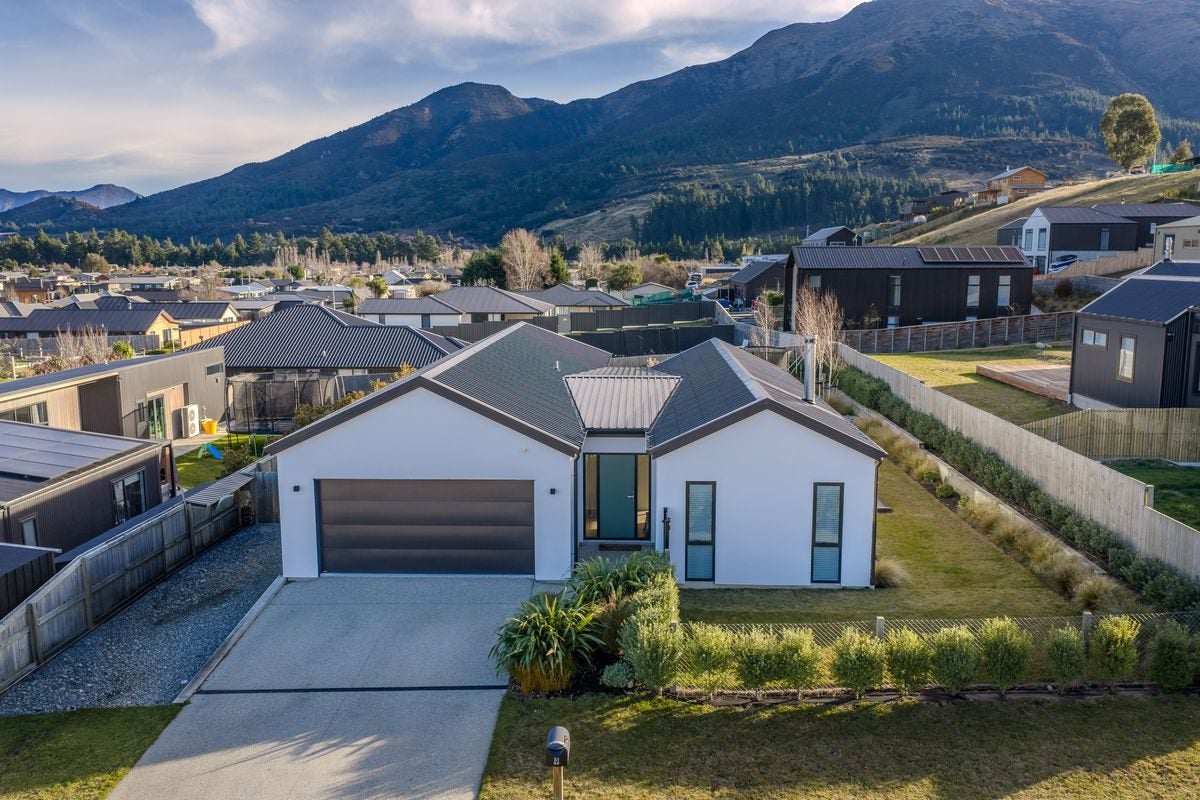 9 Magpie Place, Wanaka - Carousel 1