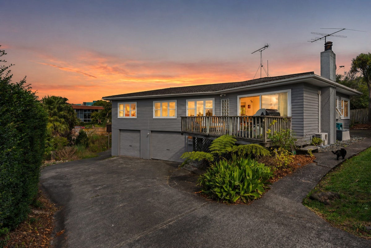 1/5 Camelot Place, Glenfield, Auckland - Carousel 32