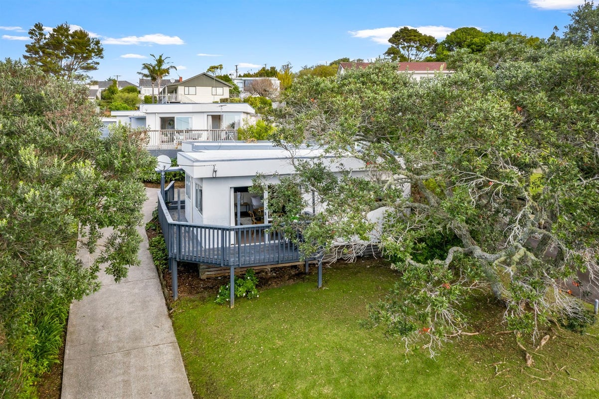 53 Elliston Crescent, Stanmore Bay, Whangaparaoa - Carousel 1