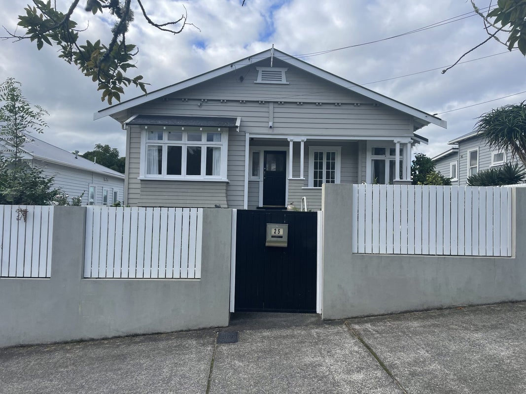 25 Springfield Road, Morningside, Auckland - Carousel 1