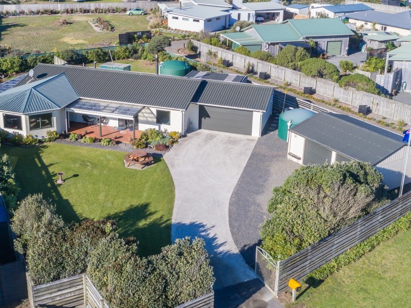 50 Kent Avenue, Waitarere Beach, Levin - Carousel 1