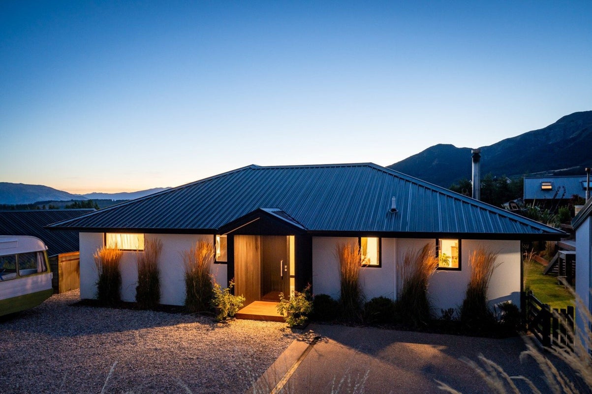 9 Sarges Way, Wanaka - Carousel 23