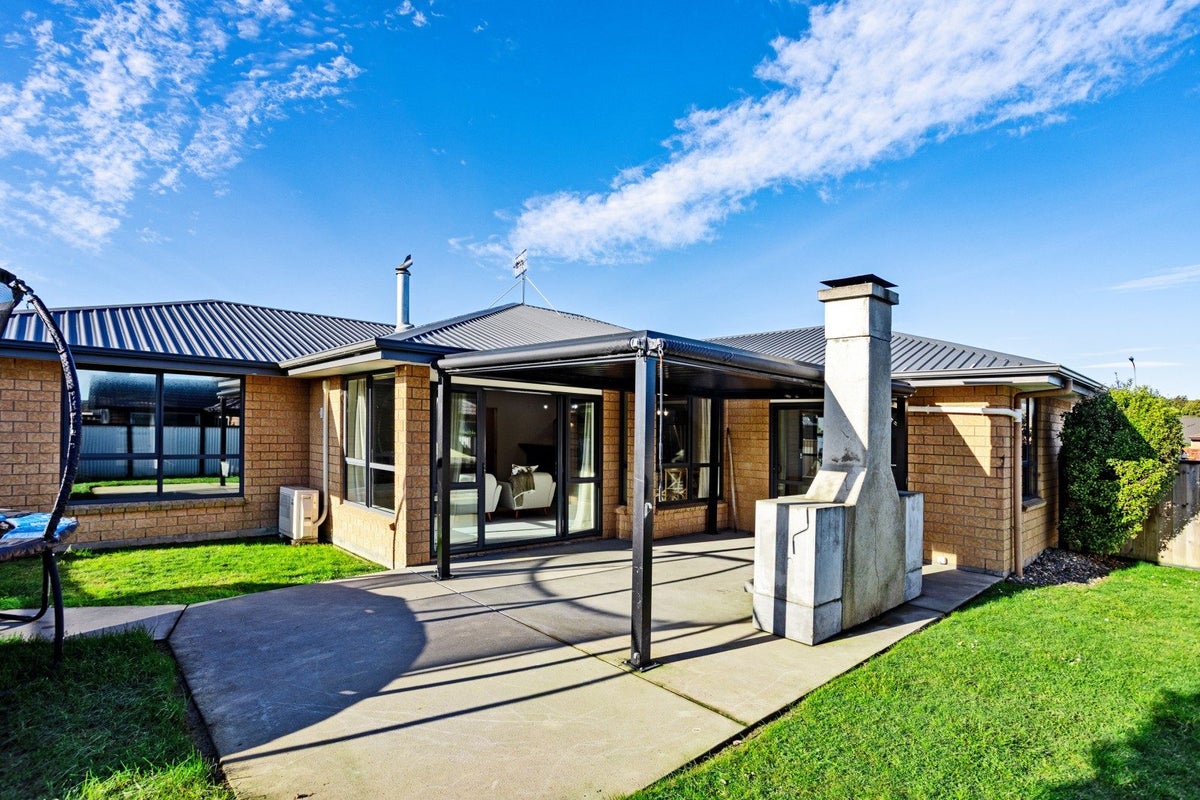 46 Hoffman Court, Waikiwi, Invercargill - Carousel 1