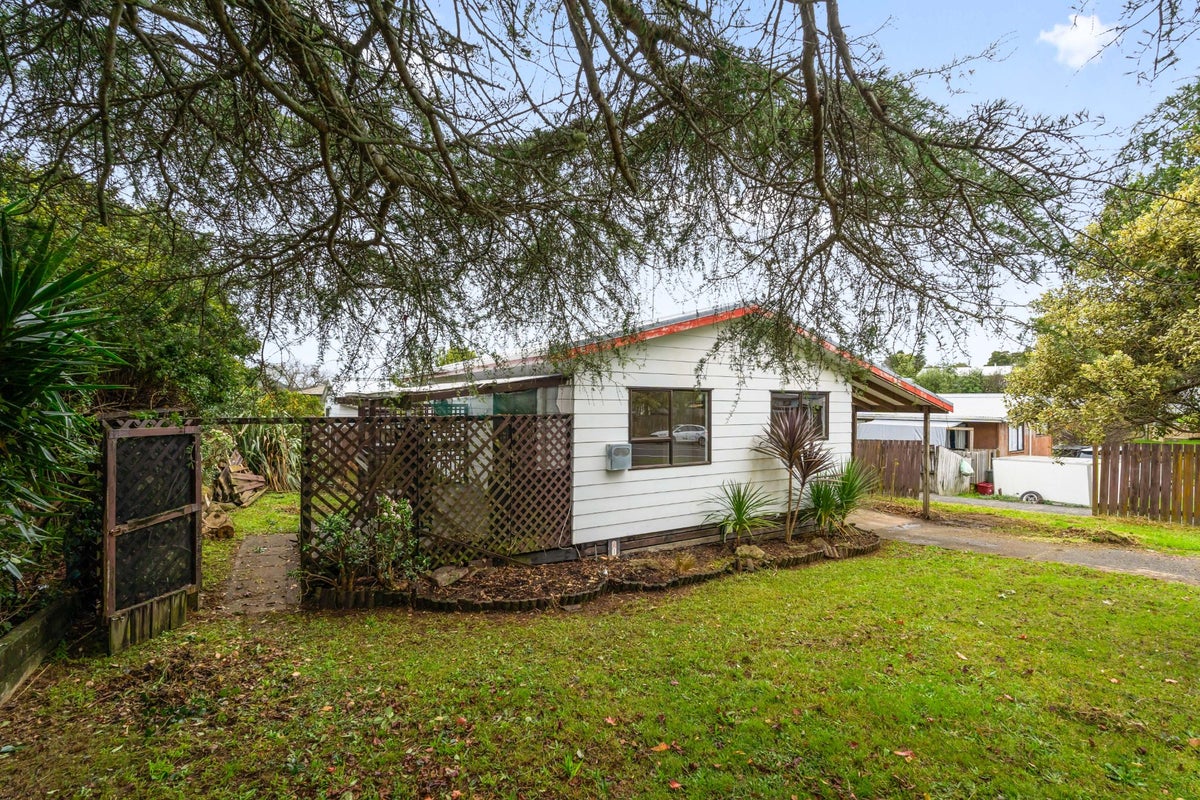 130 Paramount Parade, Tikipunga, Whangarei - Carousel 1