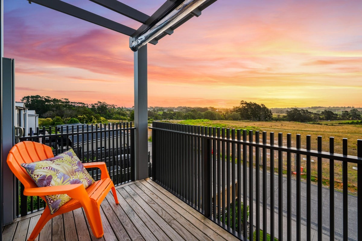 24 Pukewhero Rise, Westgate, Auckland - Carousel 2