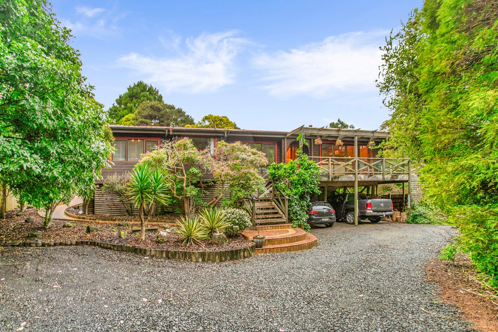 14 Bush Road, Waiatarua, Auckland - Carousel 1