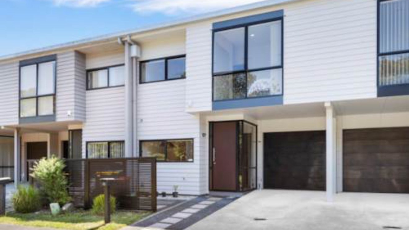 43 Norwood Drive, Flat Bush, Auckland - Carousel 1