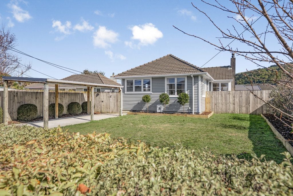 121 Thackeray Street, Trentham, Upper Hutt - Carousel 1