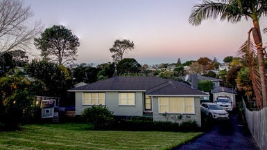 18 Tracey Terrace, Te Atatu South, Auckland - Carousel 1