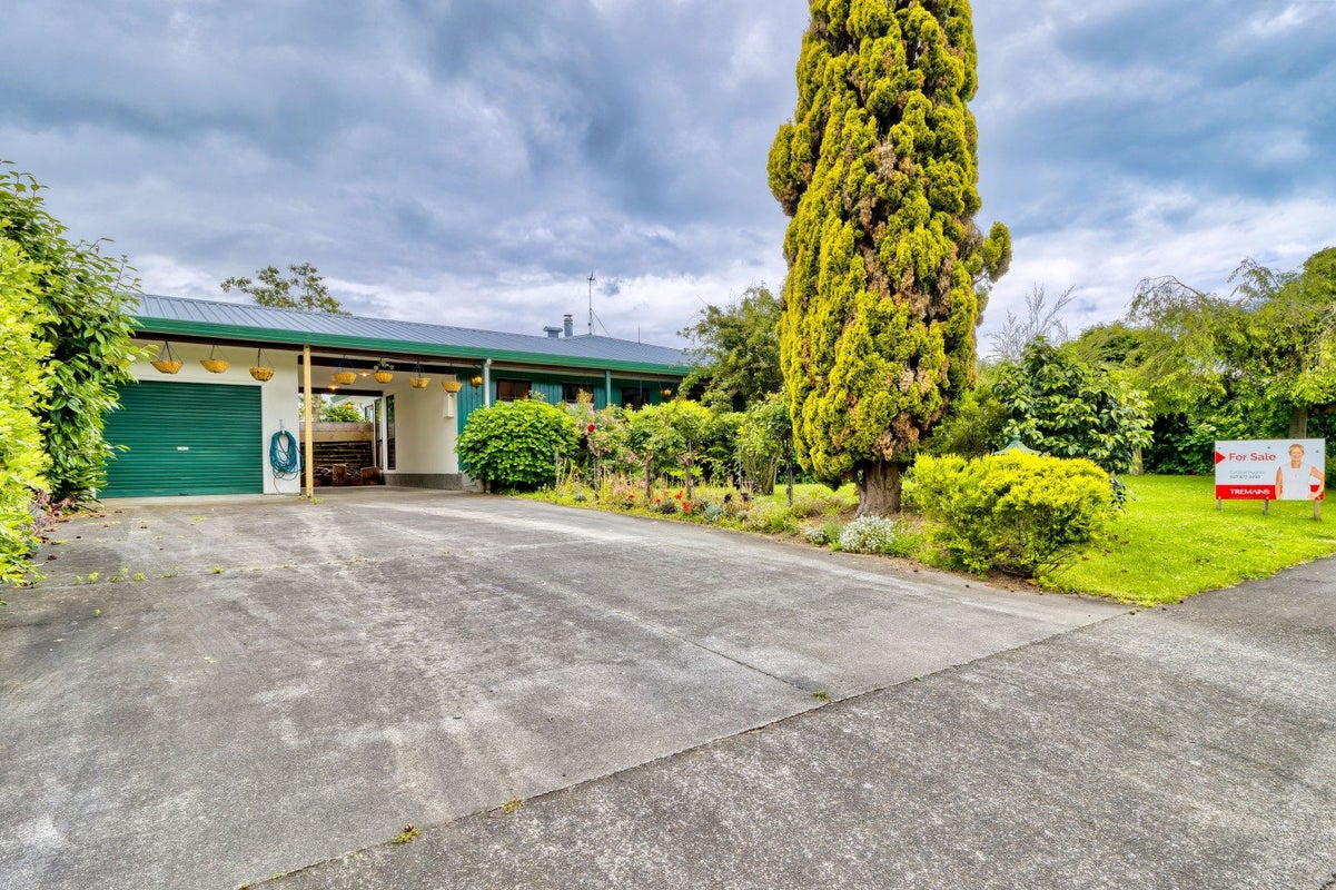 11 Deakin Place, Clive, Clive - Carousel 1