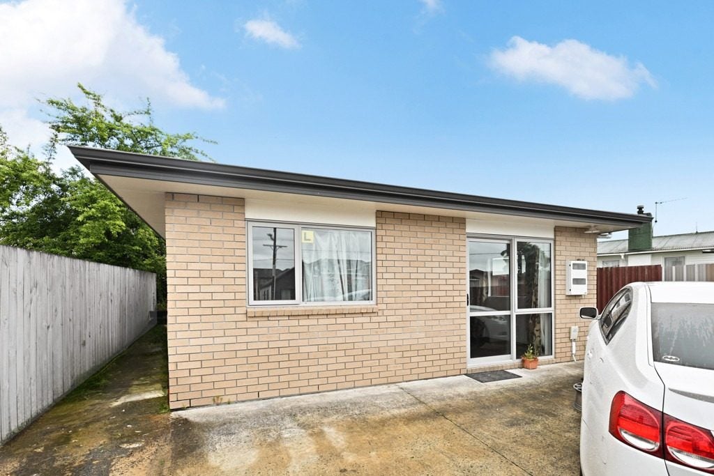 62 Prisk Street, Melville, Hamilton - Carousel 1