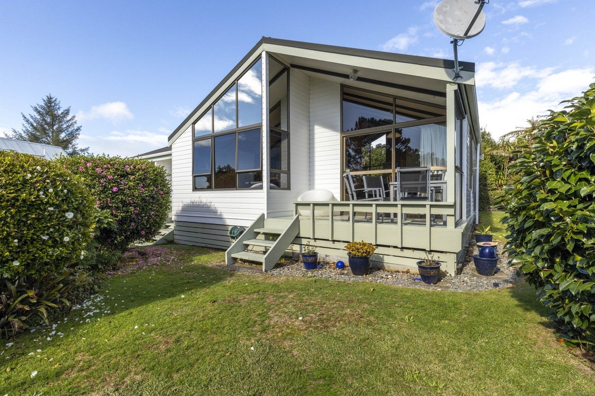 19 Caledonia Place, Highlands Park, New Plymouth - Carousel 2