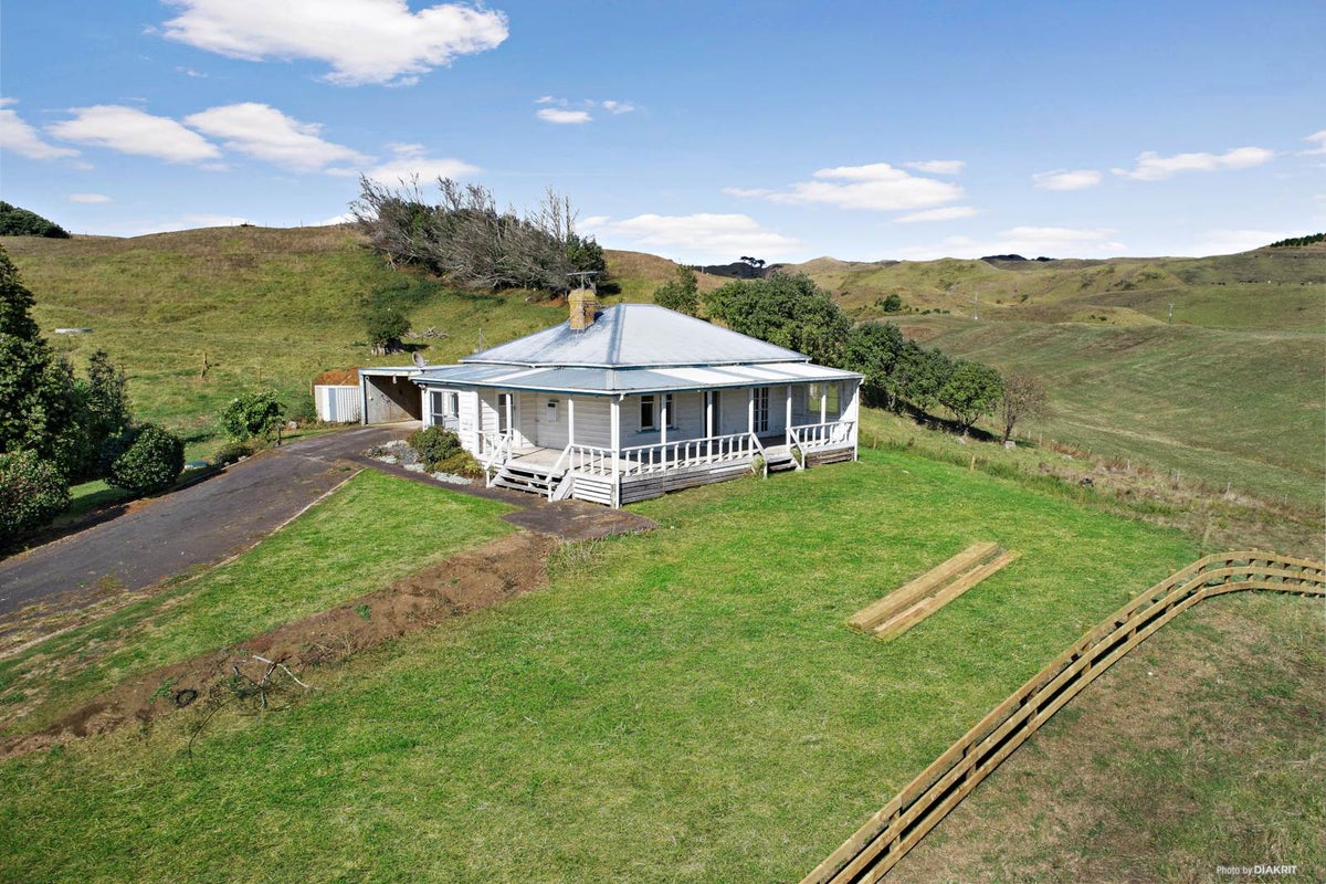 427 Taurangaruru Road, Karioitahi, Waiuku - Carousel 1
