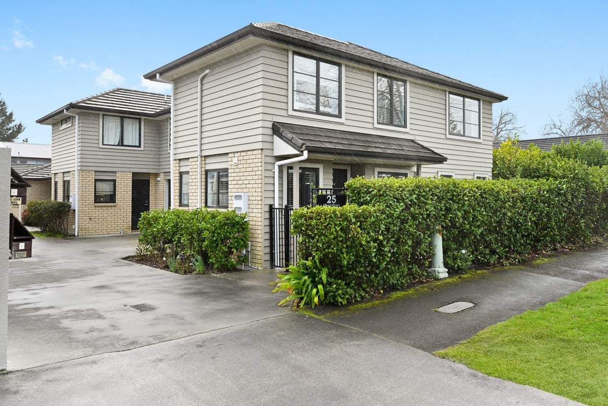 1/25 Albert Street, Hamilton East, Hamilton - Carousel 1