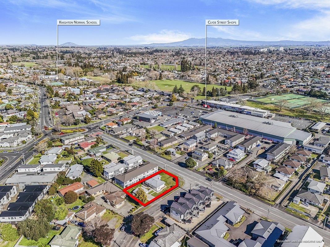 16 Cameron Road, Hamilton East, Hamilton - Carousel 19