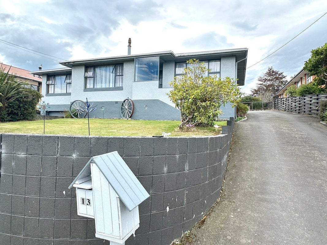 13 Lowestoft Street, Balclutha - Carousel 1