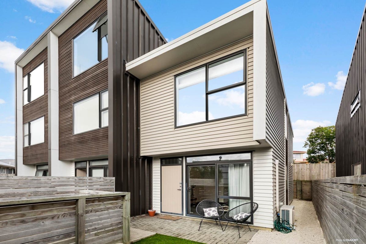 18/15 Chivalry Road, Glenfield, Auckland - Carousel 16