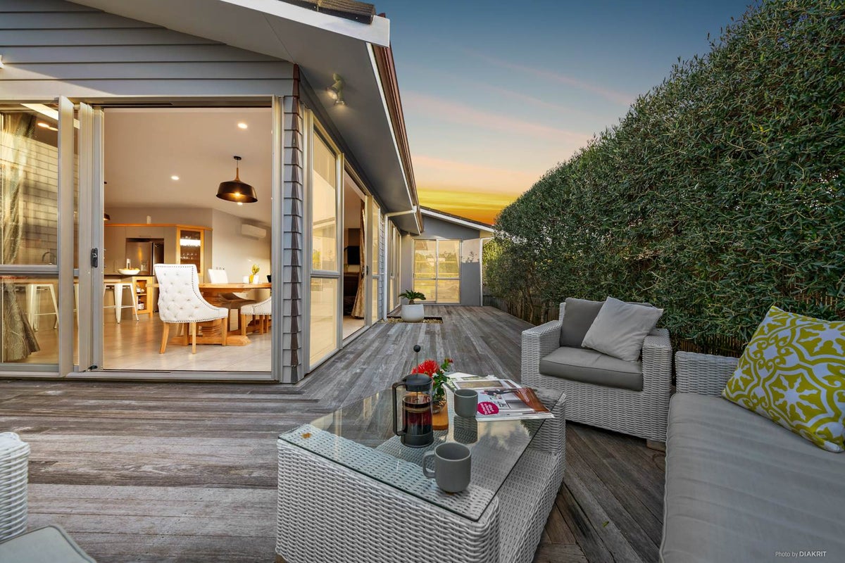 31 Pine Harbour Parade, Beachlands, Auckland - Carousel 1