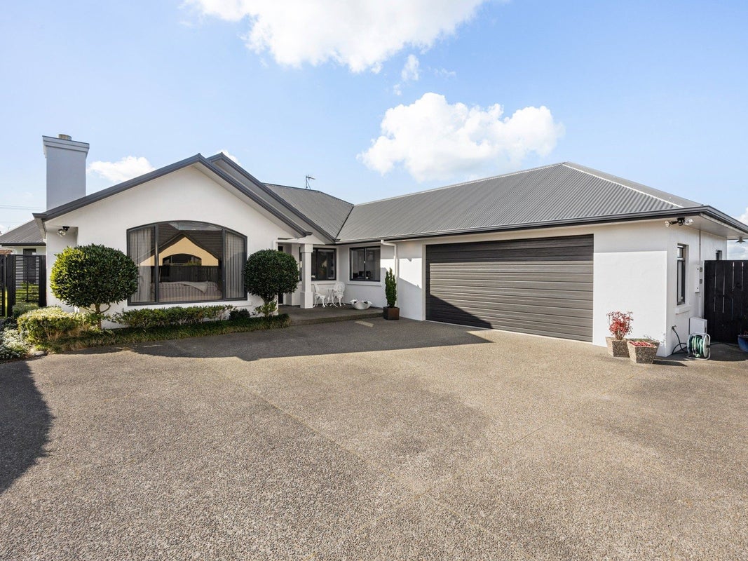 16 Strathconnan Court, Rototuna, Hamilton - Carousel 1