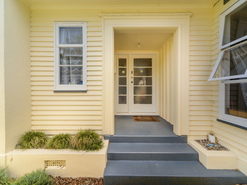 7 Savage Crescent, West End, Palmerston North - Carousel 2