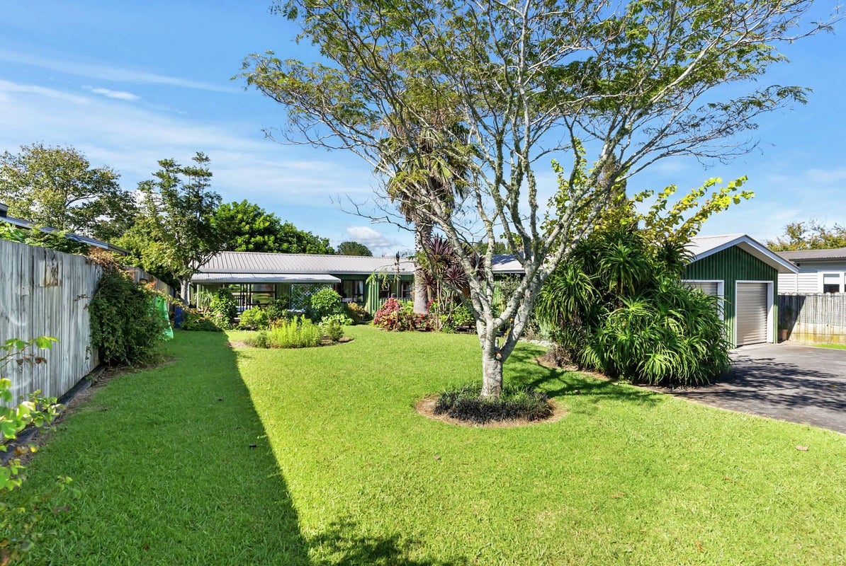 69 Third View Avenue, Beachlands, Auckland - Carousel 1