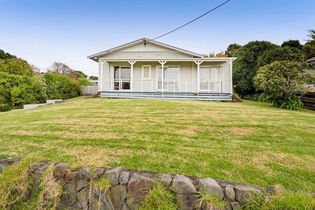 44 Lorna Street, Lynmouth, New Plymouth - Carousel 1