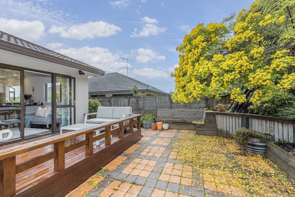 37 Spyglass Lane, Whitby, Porirua - Carousel 2