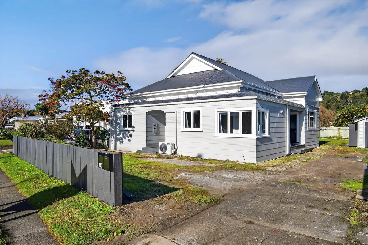 2/153 Wainui Road, Kaiti, Gisborne - Carousel 1
